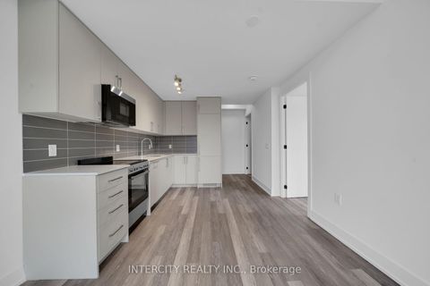 Photo 11 at 316 - 2075 King Road, King City, King