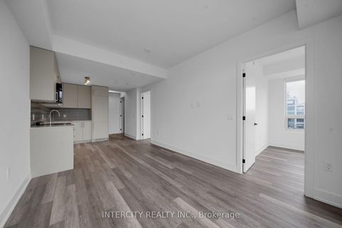 Photo 13 at 316 - 2075 King Road, King City, King