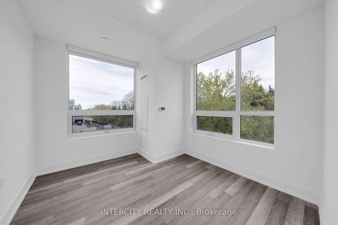 Photo 17 at 316 - 2075 King Road, King City, King