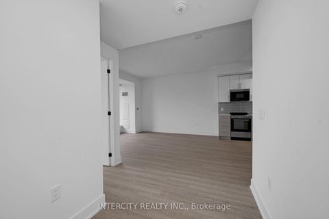 Photo 10 at 321 - 2075 King Road, King City, King