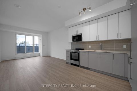 Photo 11 at 321 - 2075 King Road, King City, King