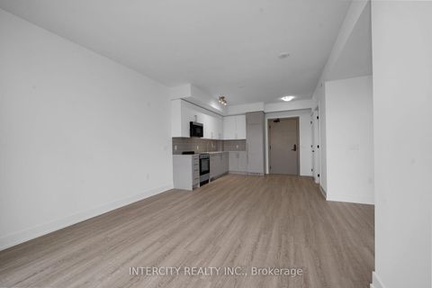 Photo 16 at 321 - 2075 King Road, King City, King