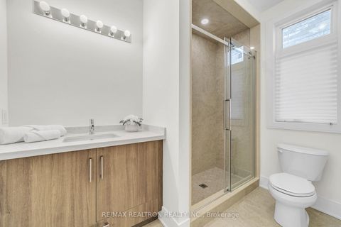 Photo 15 at 8 Saxby Farm Avenue, King City, King