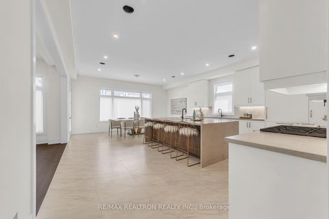 Photo 16 at 8 Saxby Farm Avenue, King City, King