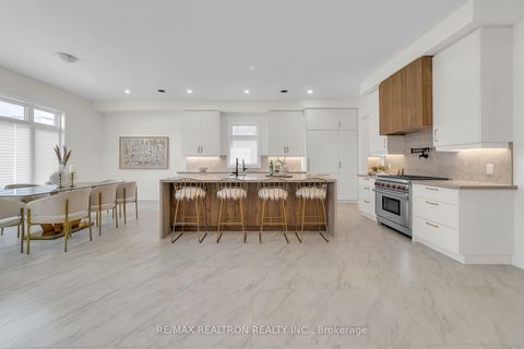 Photo 17 at 8 Saxby Farm Avenue, King City, King