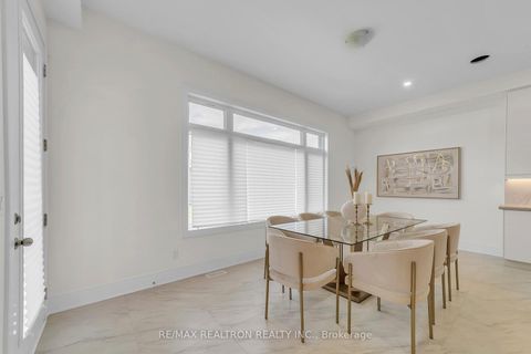 Photo 18 at 8 Saxby Farm Avenue, King City, King
