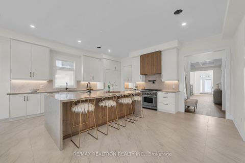 Photo 19 at 8 Saxby Farm Avenue, King City, King