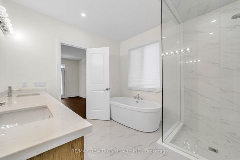 Photo 32 at 8 Saxby Farm Avenue, King City, King