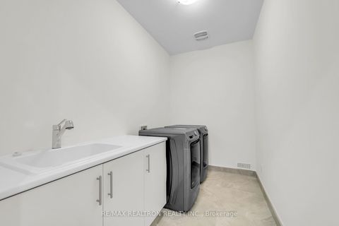 Photo 34 at 8 Saxby Farm Avenue, King City, King