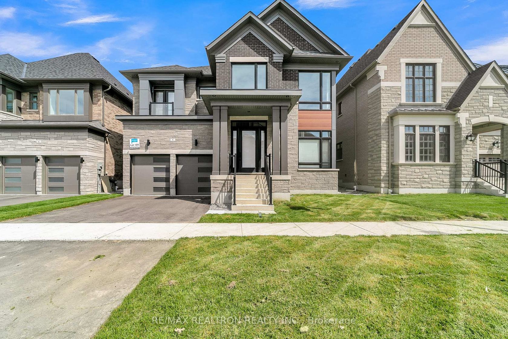 8 Saxby Farm Avenue, King City, King photo 6