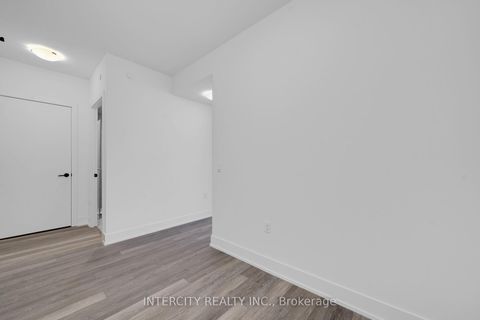 Photo 10 at 327 - 2075 King Road, King City, King