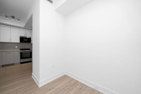 Photo 10 at 431 - 2075 King Road, King City, King
