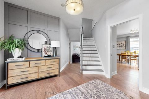 Photo 3 at 124 Kingsview Drive, Vellore Village, Vaughan