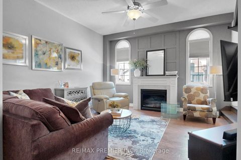 Photo 5 at 124 Kingsview Drive, Vellore Village, Vaughan