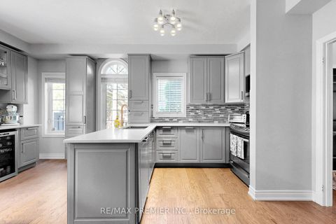 Photo 9 at 124 Kingsview Drive, Vellore Village, Vaughan
