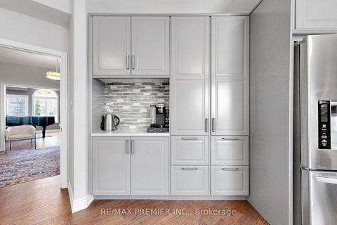 Photo 10 at 124 Kingsview Drive, Vellore Village, Vaughan
