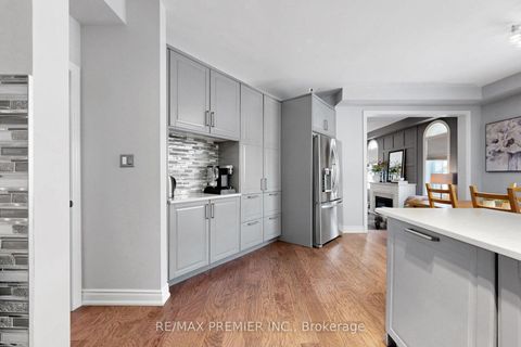 Photo 12 at 124 Kingsview Drive, Vellore Village, Vaughan