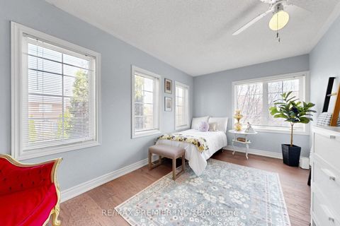 Photo 15 at 124 Kingsview Drive, Vellore Village, Vaughan