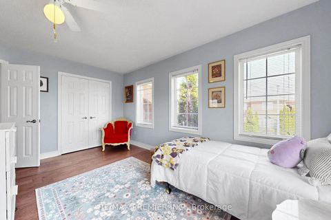 Photo 16 at 124 Kingsview Drive, Vellore Village, Vaughan