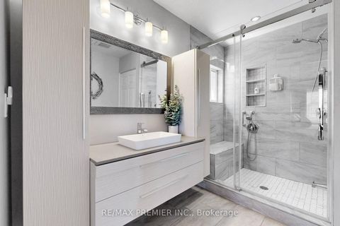 Photo 20 at 124 Kingsview Drive, Vellore Village, Vaughan