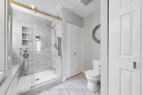 Photo 21 at 124 Kingsview Drive, Vellore Village, Vaughan