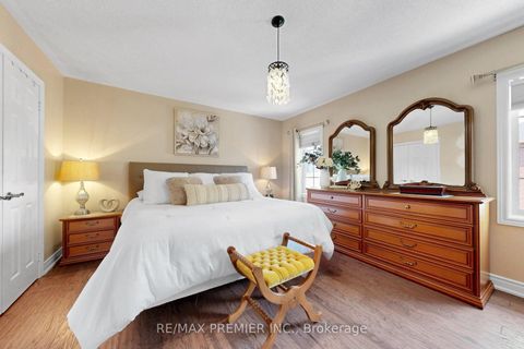 Photo 22 at 124 Kingsview Drive, Vellore Village, Vaughan