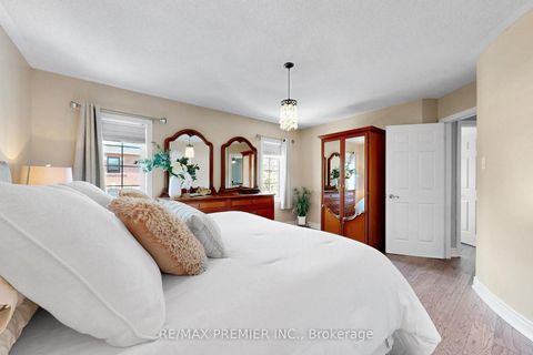 Photo 23 at 124 Kingsview Drive, Vellore Village, Vaughan