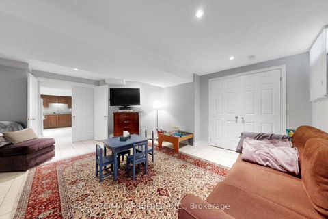 Photo 26 at 124 Kingsview Drive, Vellore Village, Vaughan