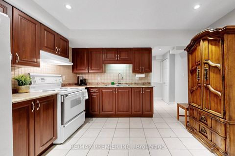 Photo 27 at 124 Kingsview Drive, Vellore Village, Vaughan