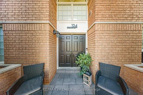 Photo 38 at 124 Kingsview Drive, Vellore Village, Vaughan