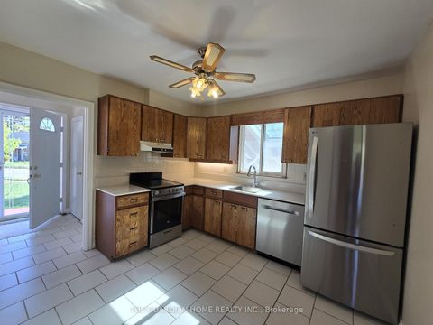 Photo 3 at 15 Princemere Crescent, Maryvale, Toronto