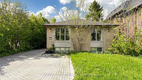 Photo 1 at 254 Patricia Avenue, Newtonbrook West, Toronto