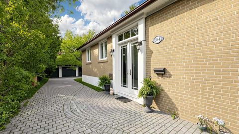 Photo 3 at 254 Patricia Avenue, Newtonbrook West, Toronto
