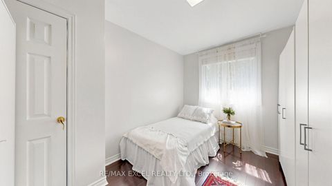 Photo 17 at 254 Patricia Avenue, Newtonbrook West, Toronto