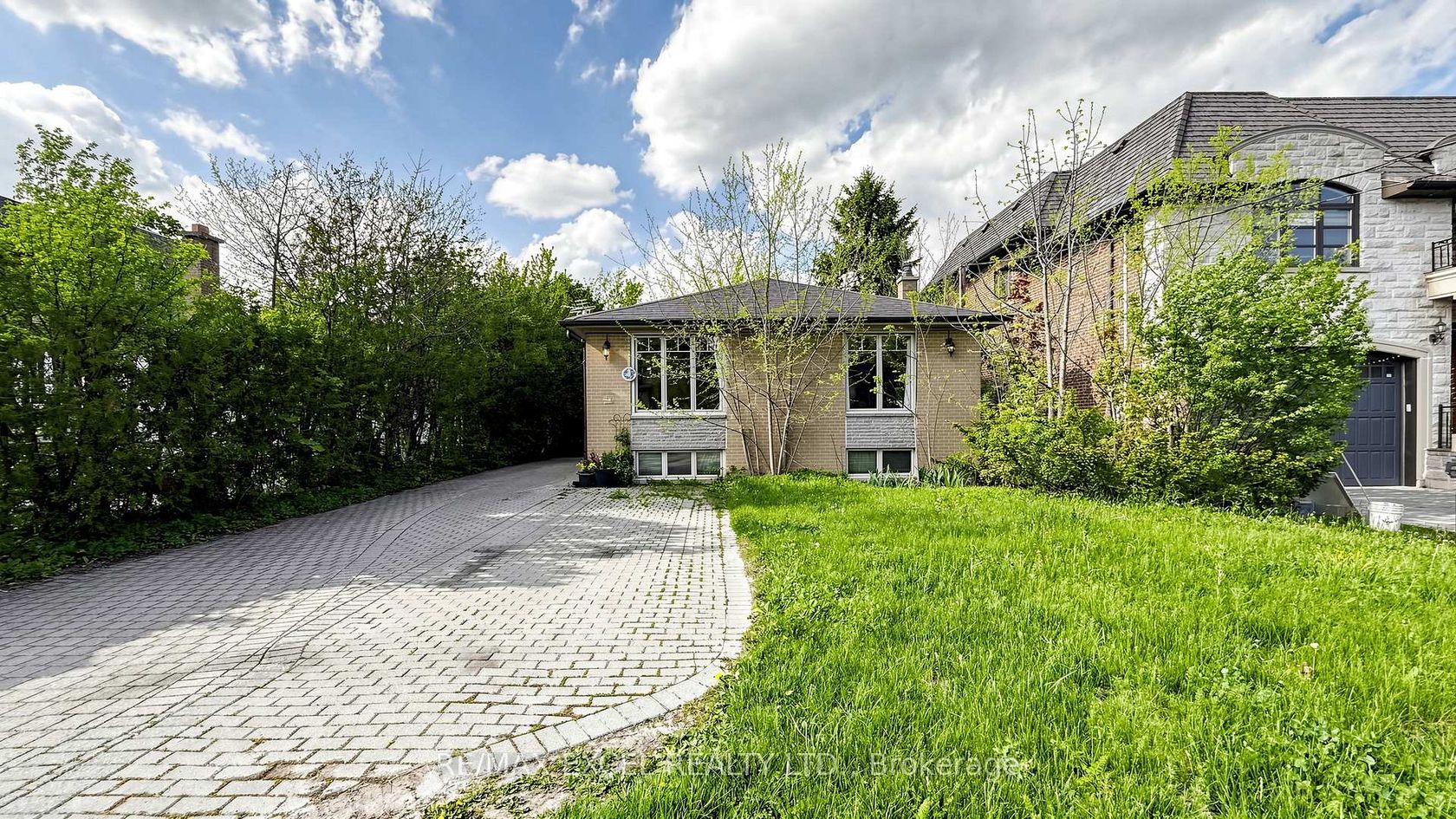 254 Patricia Avenue, Newtonbrook West, Toronto 
