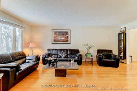 Photo 3 at 31 Whitehorn Crescent, Don Valley Village, Toronto