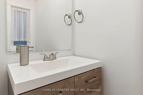Photo 3 at 153 Purcell Crescent, Maple, Vaughan