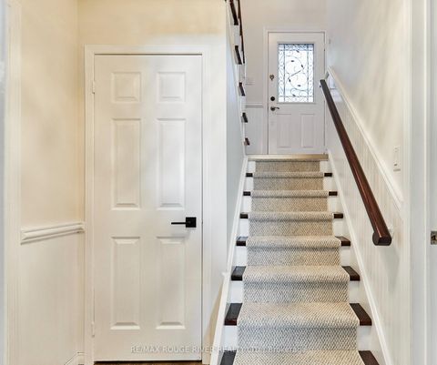 Photo 3 at 31 Champine Square, Bowmanville, Clarington
