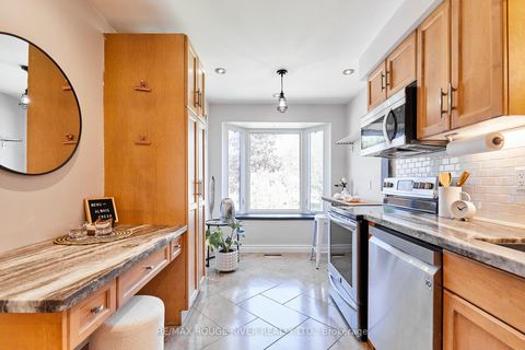 Photo 6 at 31 Champine Square, Bowmanville, Clarington