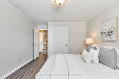 Photo 18 at 31 Champine Square, Bowmanville, Clarington