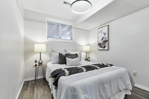 Photo 19 at 31 Champine Square, Bowmanville, Clarington