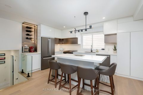 Photo 10 at 512 Sandford Street, Central Newmarket, Newmarket