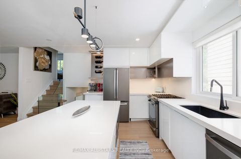 Photo 13 at 512 Sandford Street, Central Newmarket, Newmarket