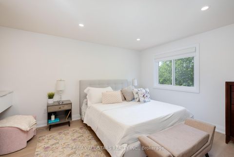 Photo 18 at 512 Sandford Street, Central Newmarket, Newmarket