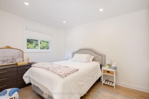 Photo 23 at 512 Sandford Street, Central Newmarket, Newmarket