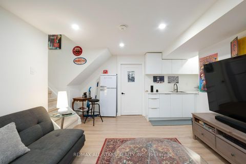 Photo 27 at 512 Sandford Street, Central Newmarket, Newmarket