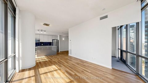 Photo 14 at 2710 - 832 Bay Street, Bay Street Corridor, Toronto