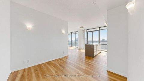 Photo 19 at 2710 - 832 Bay Street, Bay Street Corridor, Toronto