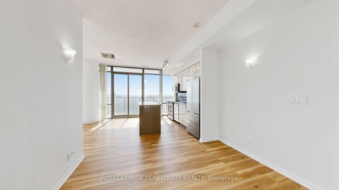 Photo 20 at 2710 - 832 Bay Street, Bay Street Corridor, Toronto