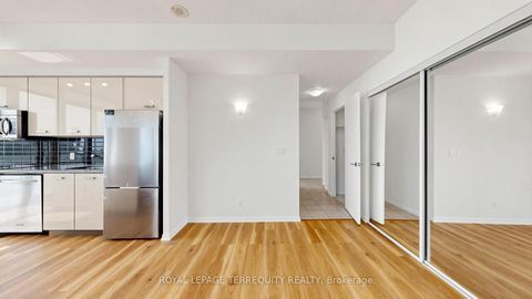 Photo 21 at 2710 - 832 Bay Street, Bay Street Corridor, Toronto